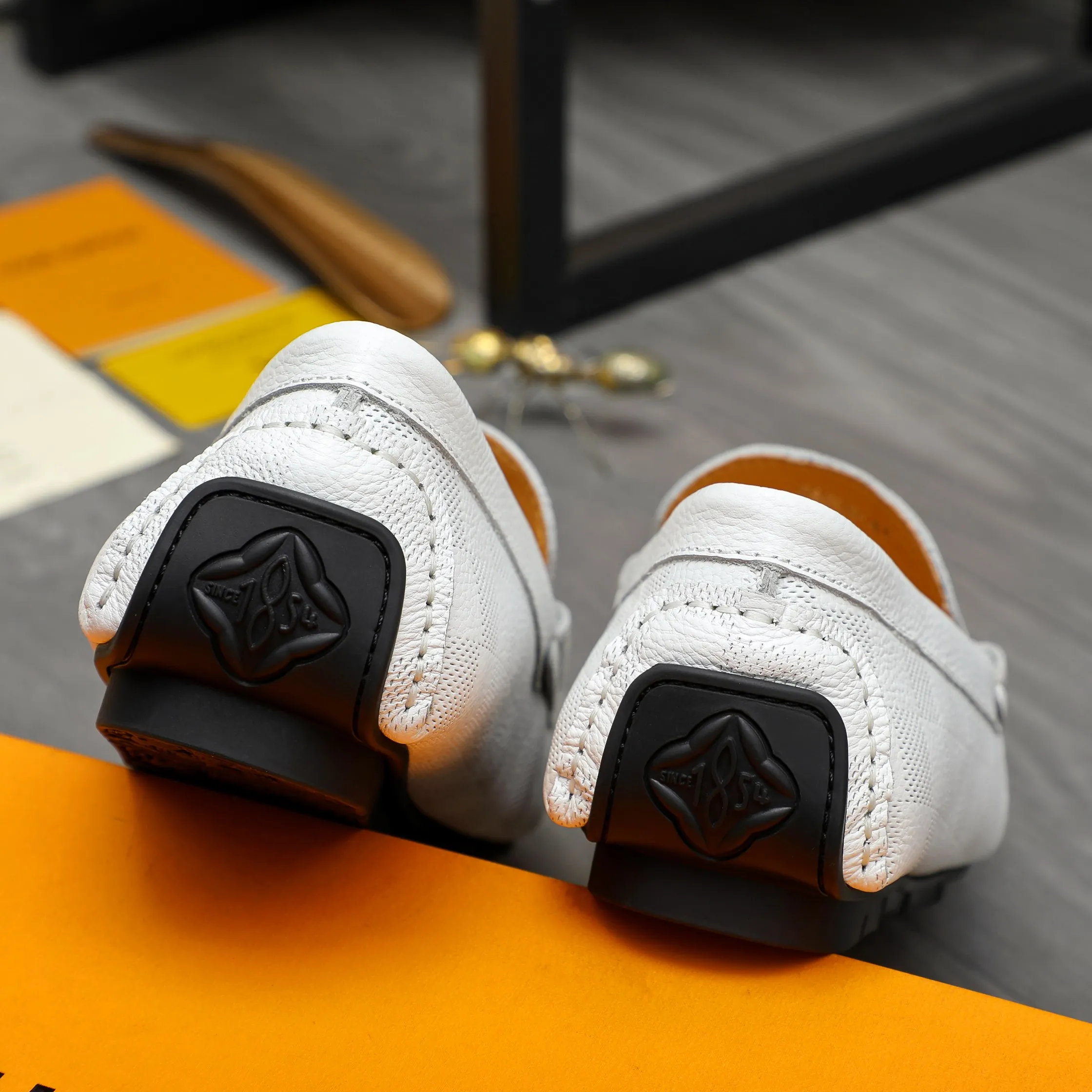 Men's shoes 💰p380 Product trademark: LV "Louis Vuitton" casual slip-on men's shoes Regular size: 38-45 Product materials: Selected classic embossed plaid upper, pigskin lining, rubber outsole
